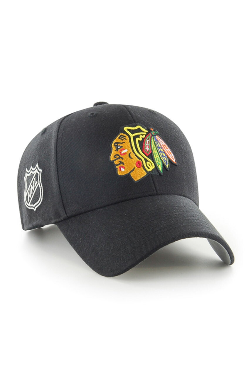 47brand Шапка Chicago Blackhawks в черно с апликация - Pepit.bg