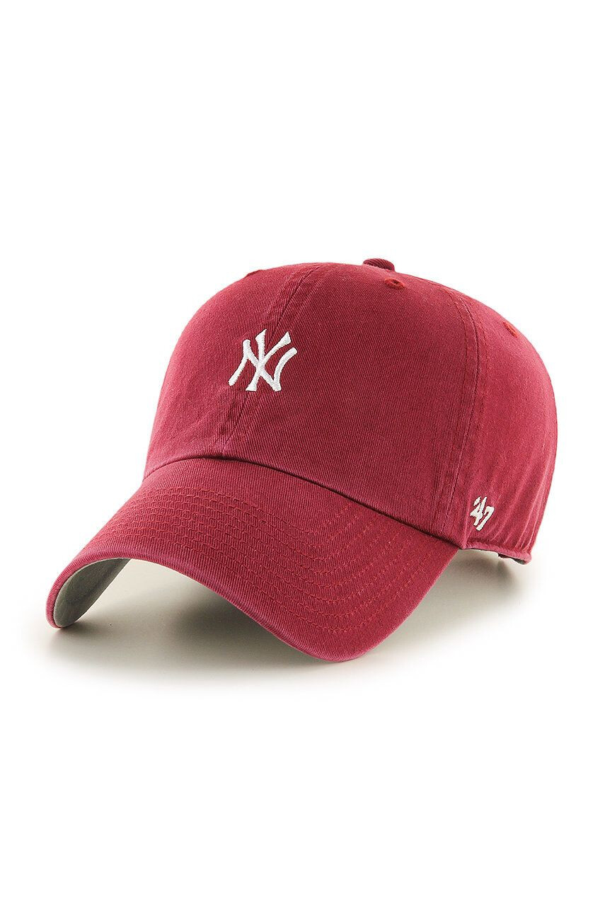 47brand Шапка New York Yankees в червено с апликация - Pepit.bg