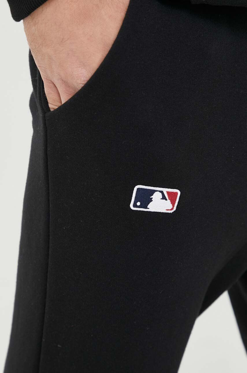 47brand Спортен панталон MLB New York Yankees в черно с апликация - Pepit.bg