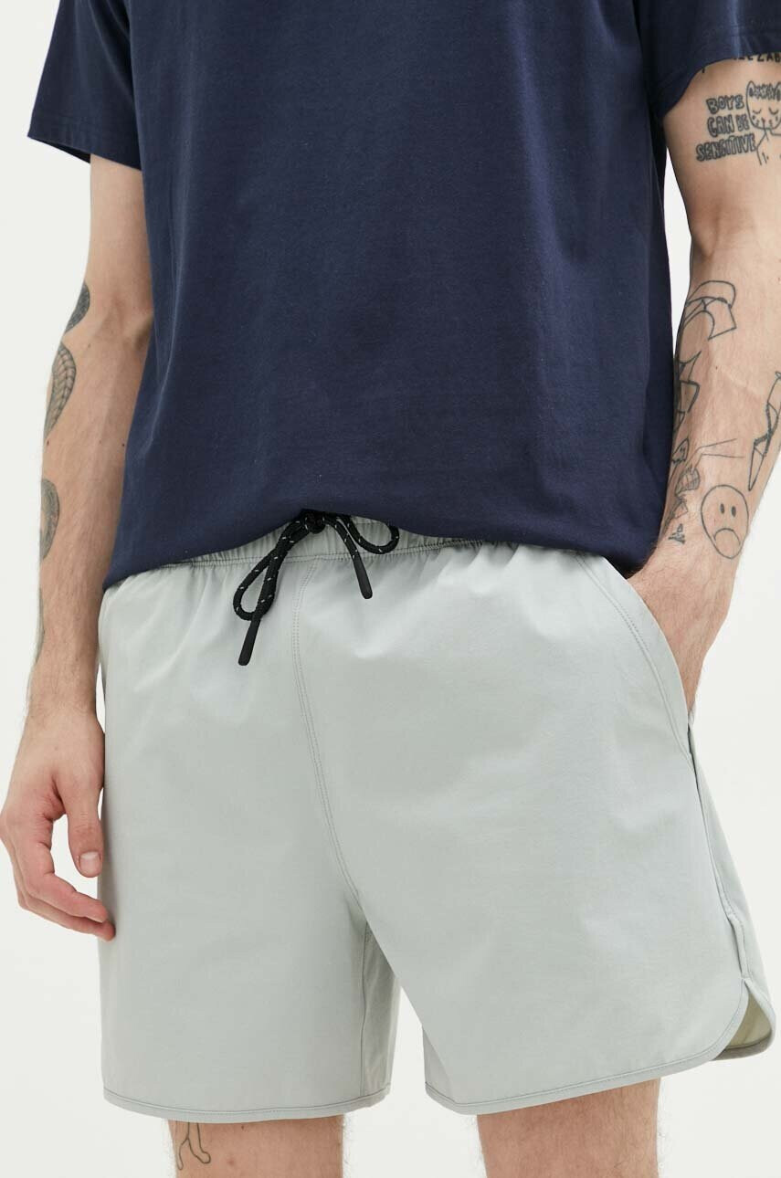 Abercrombie & Fitch Къс панталон в сиво - Pepit.bg