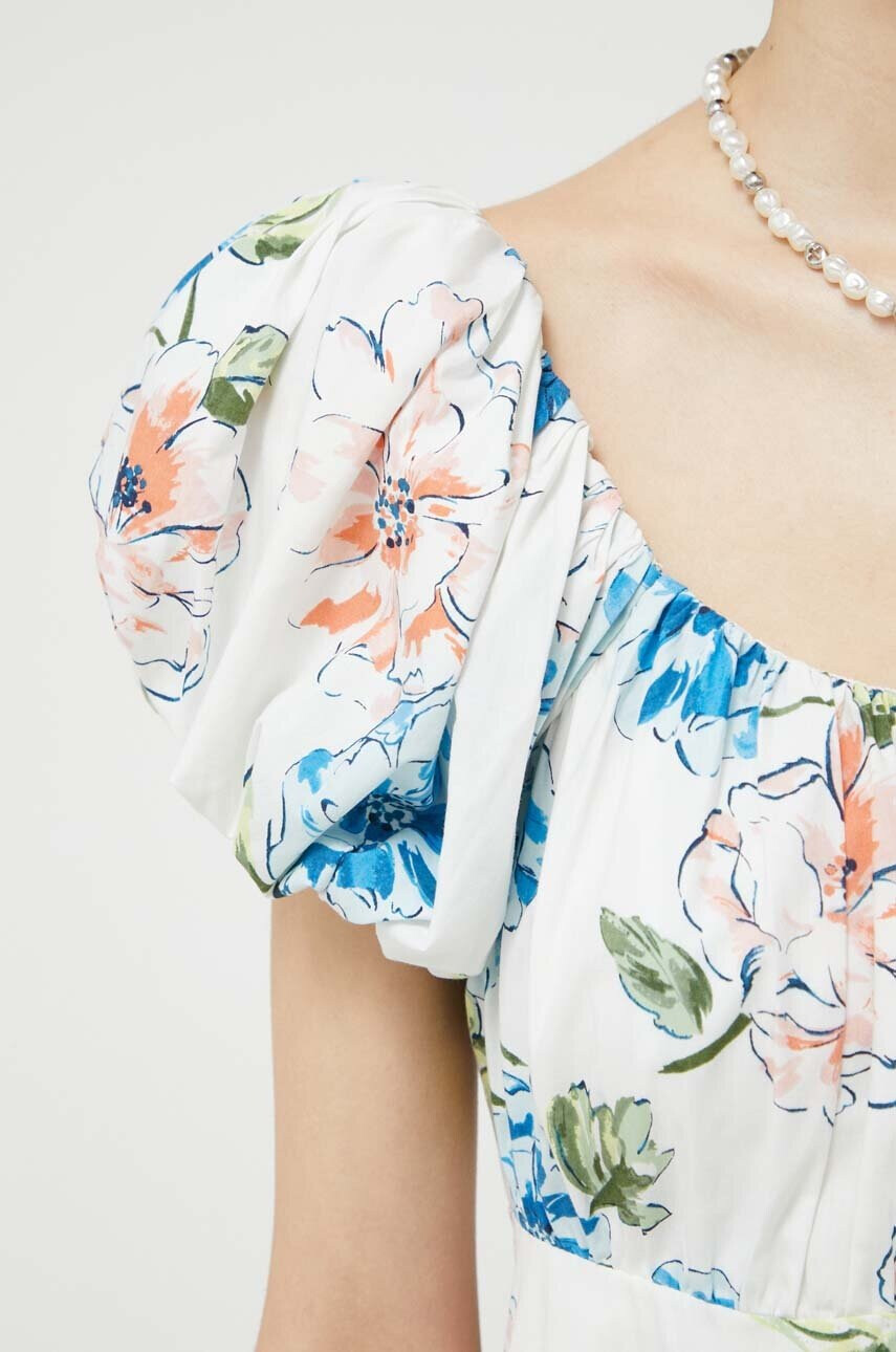 Abercrombie & Fitch Рокля в бяло дълъг модел разкроен модел - Pepit.bg