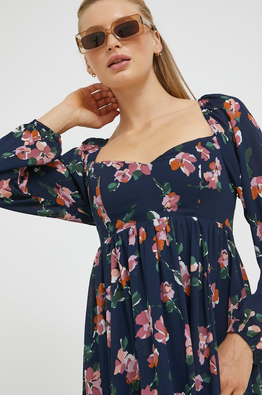Abercrombie & Fitch Рокля в тъмносиньо къс модел разкроен модел - Pepit.bg