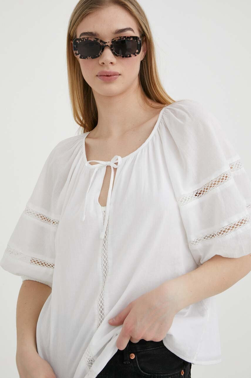 Abercrombie & Fitch Тениска в бяло - Pepit.bg