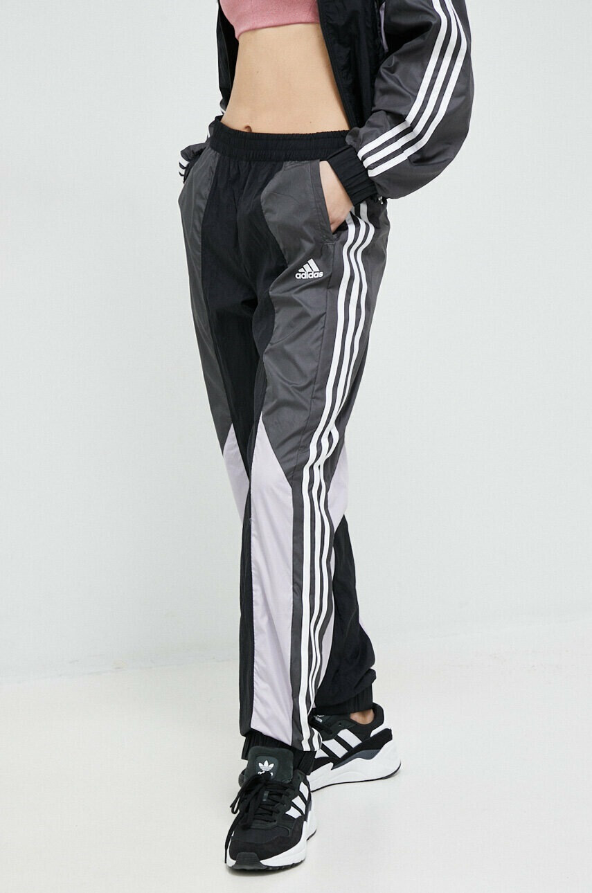 adidas Анцуг дамски в черно - Pepit.bg