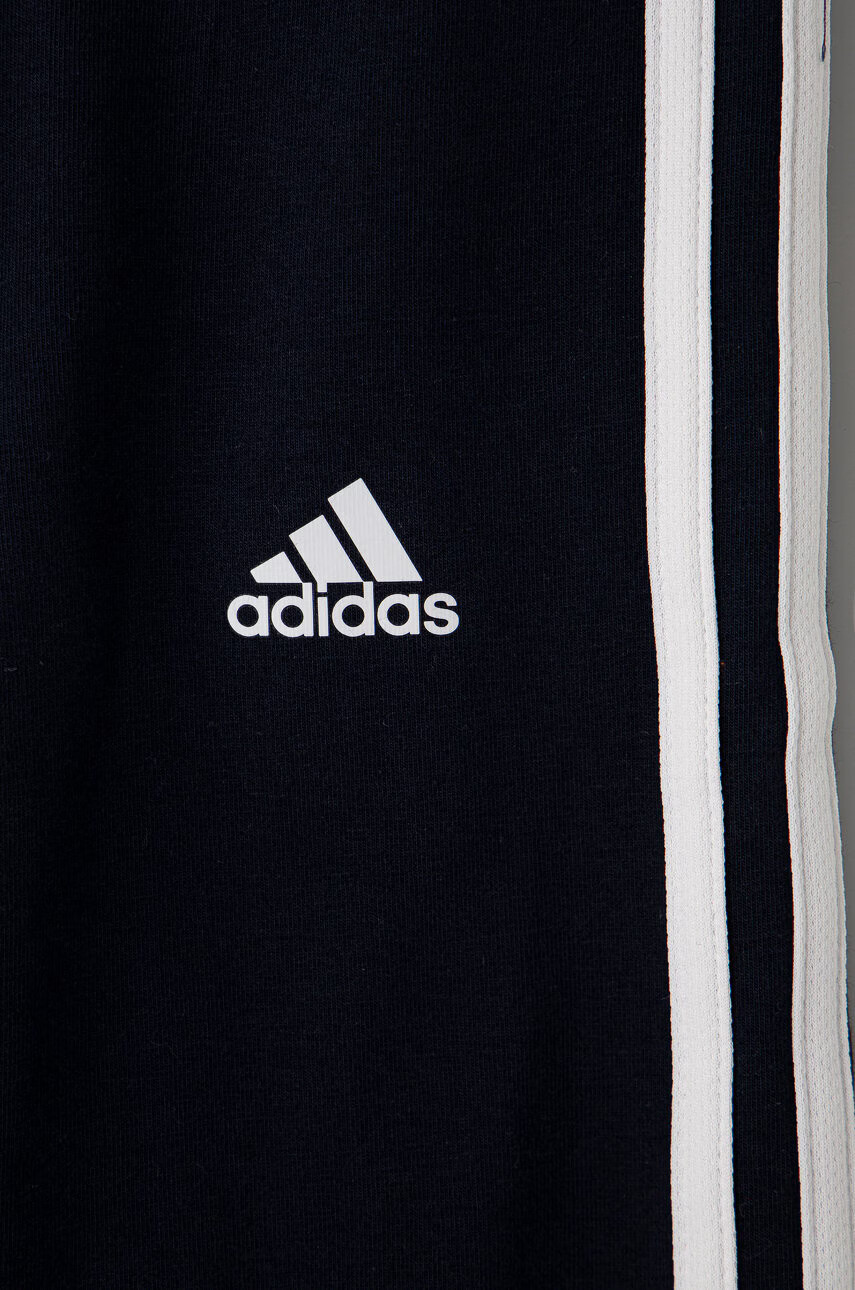 adidas Детски клин GN4063 в тъмносиньо с апликация - Pepit.bg