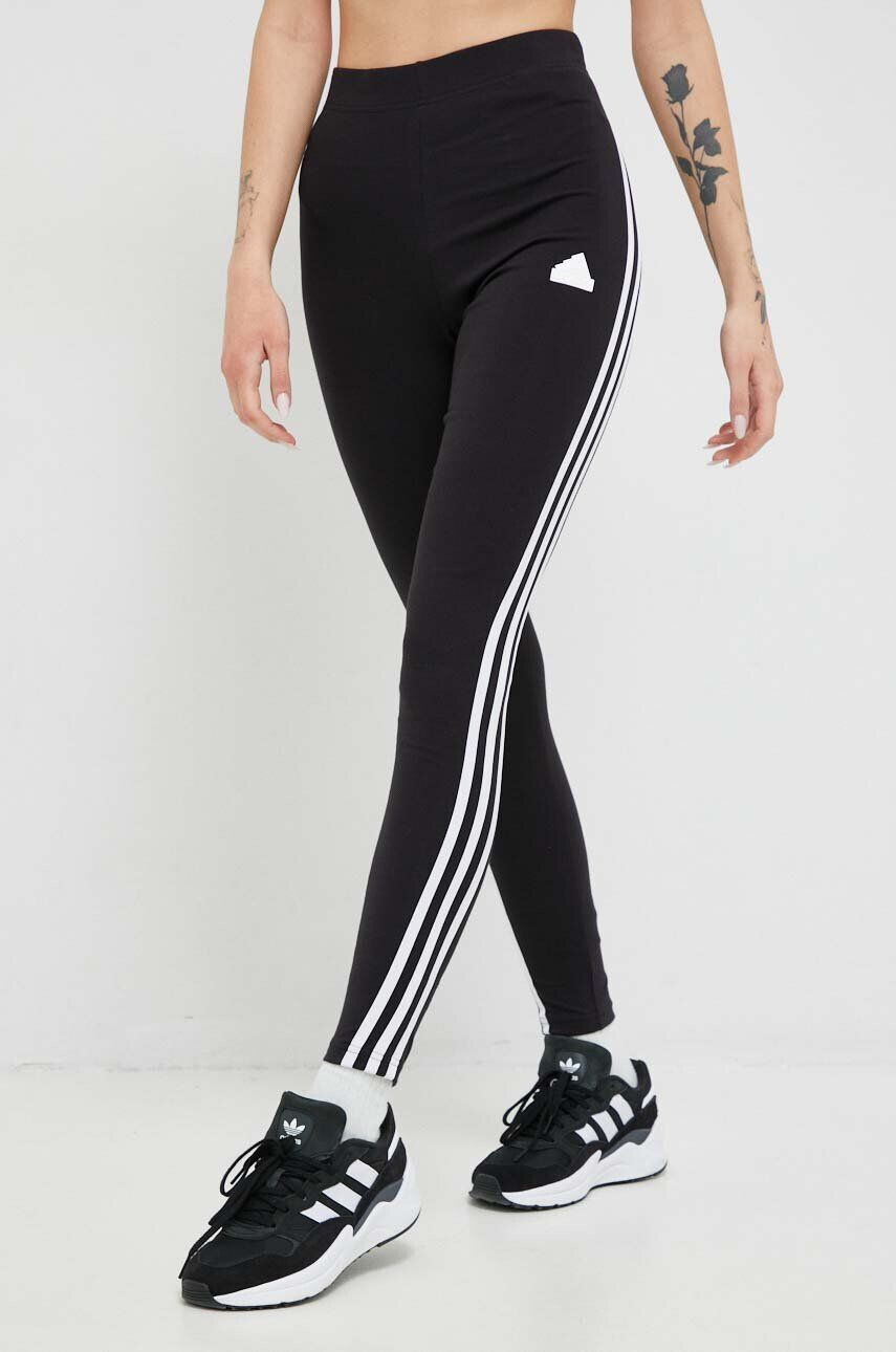 adidas Клин в черно с апликация - Pepit.bg