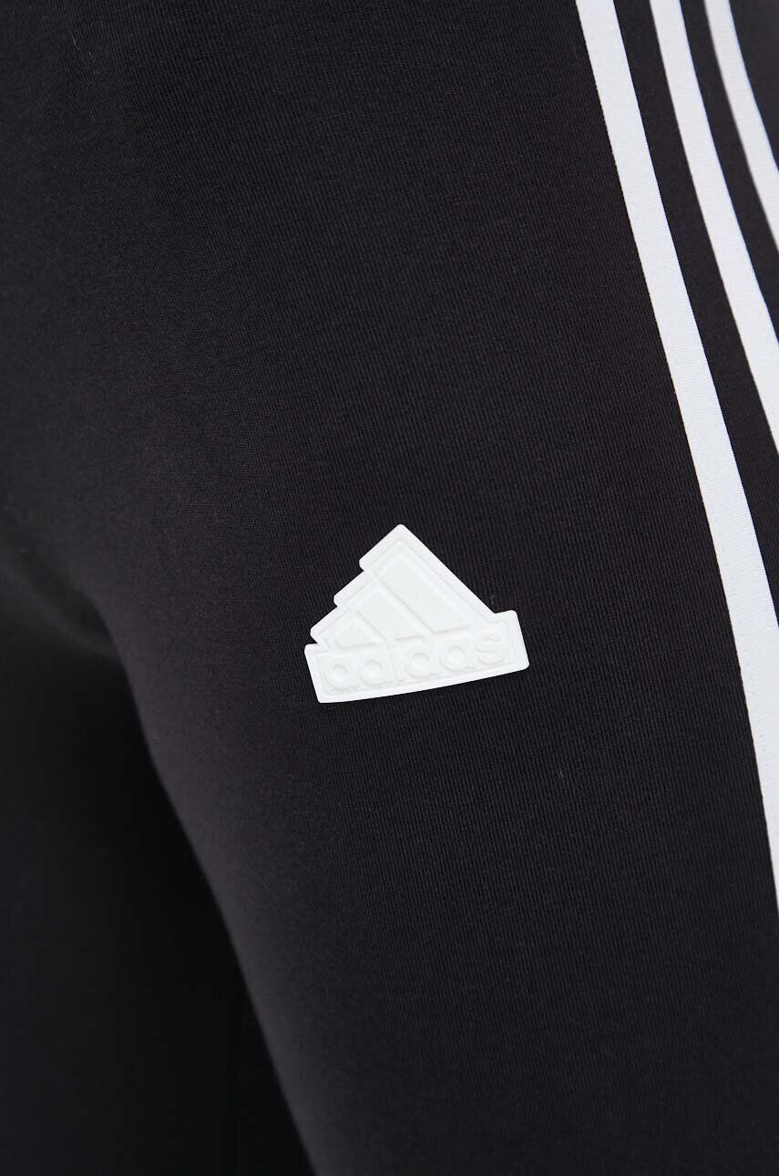 adidas Клин в черно с апликация - Pepit.bg