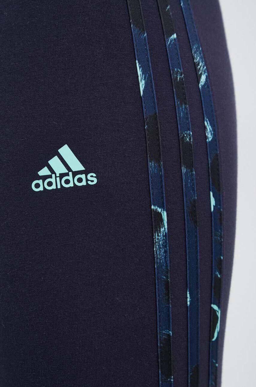 adidas Клин в тъмносиньо с апликация - Pepit.bg