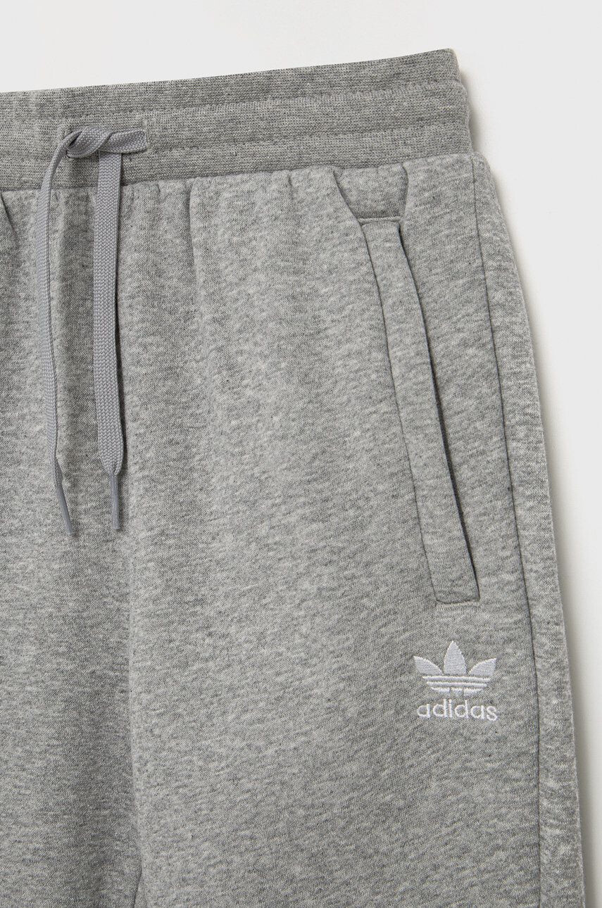 adidas Originals Детски анцуг HC9513 в сиво - Pepit.bg