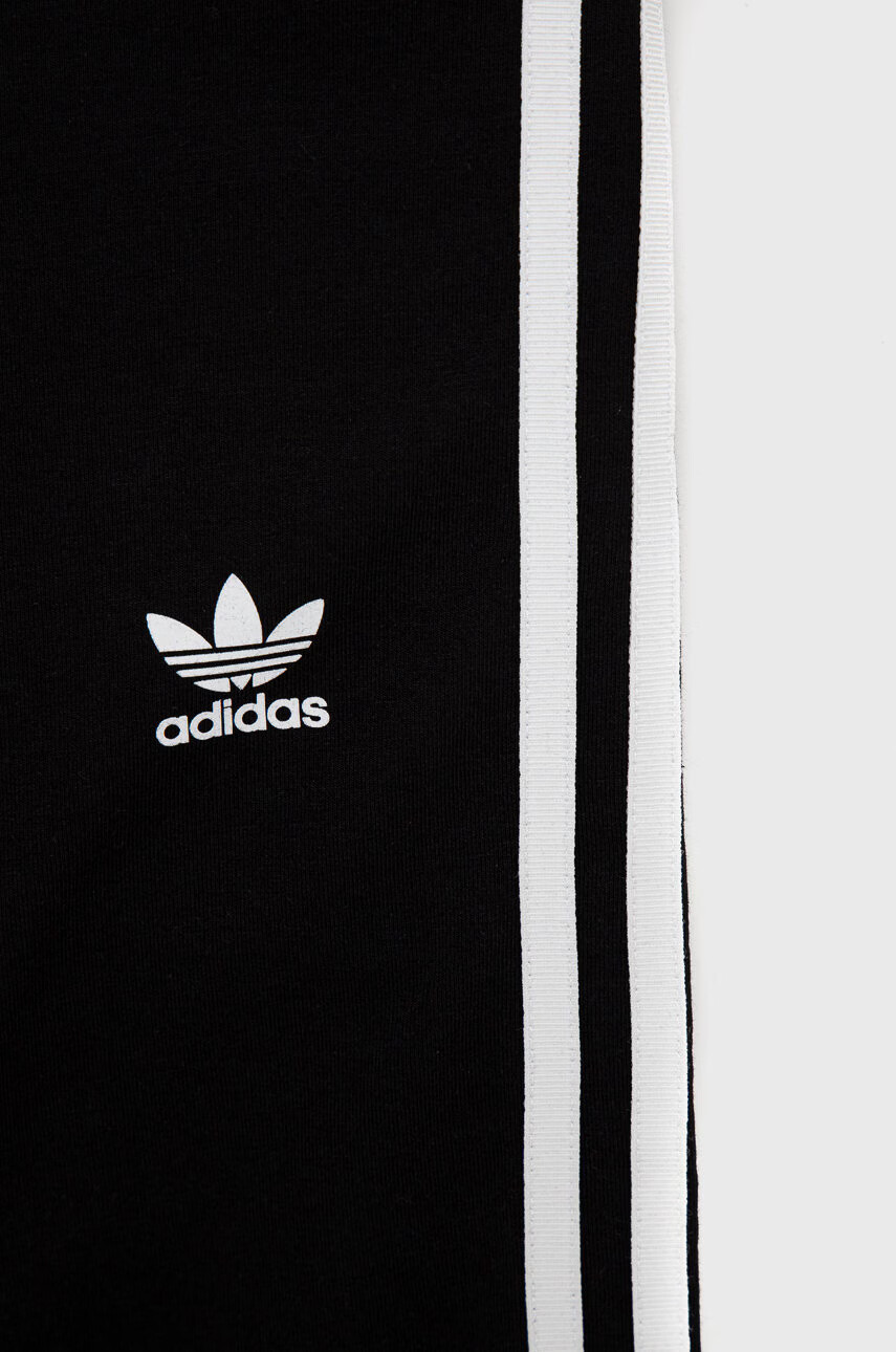 adidas Originals Детски клин HD2025 в черно с принт - Pepit.bg