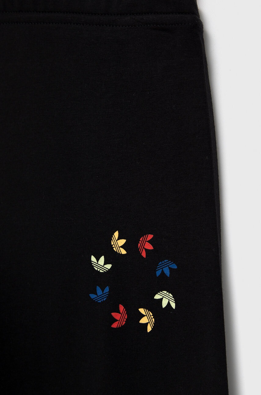 adidas Originals Детски клин HE4777 в черно с принт - Pepit.bg