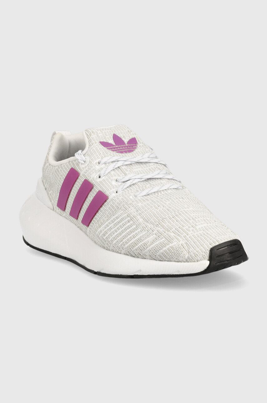 adidas Originals Детски обувки Swift Run в сиво - Pepit.bg