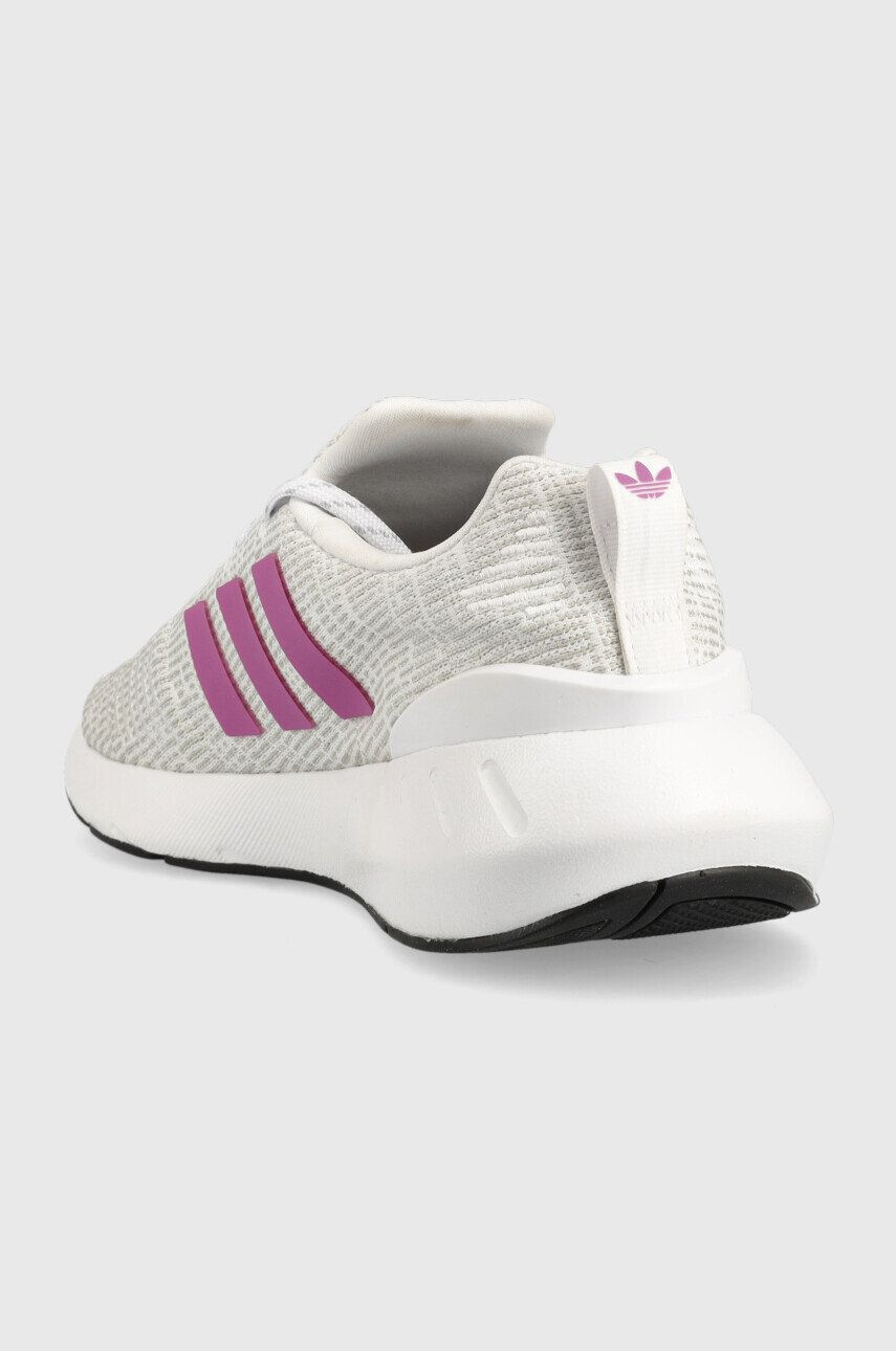 adidas Originals Детски обувки Swift Run в сиво - Pepit.bg