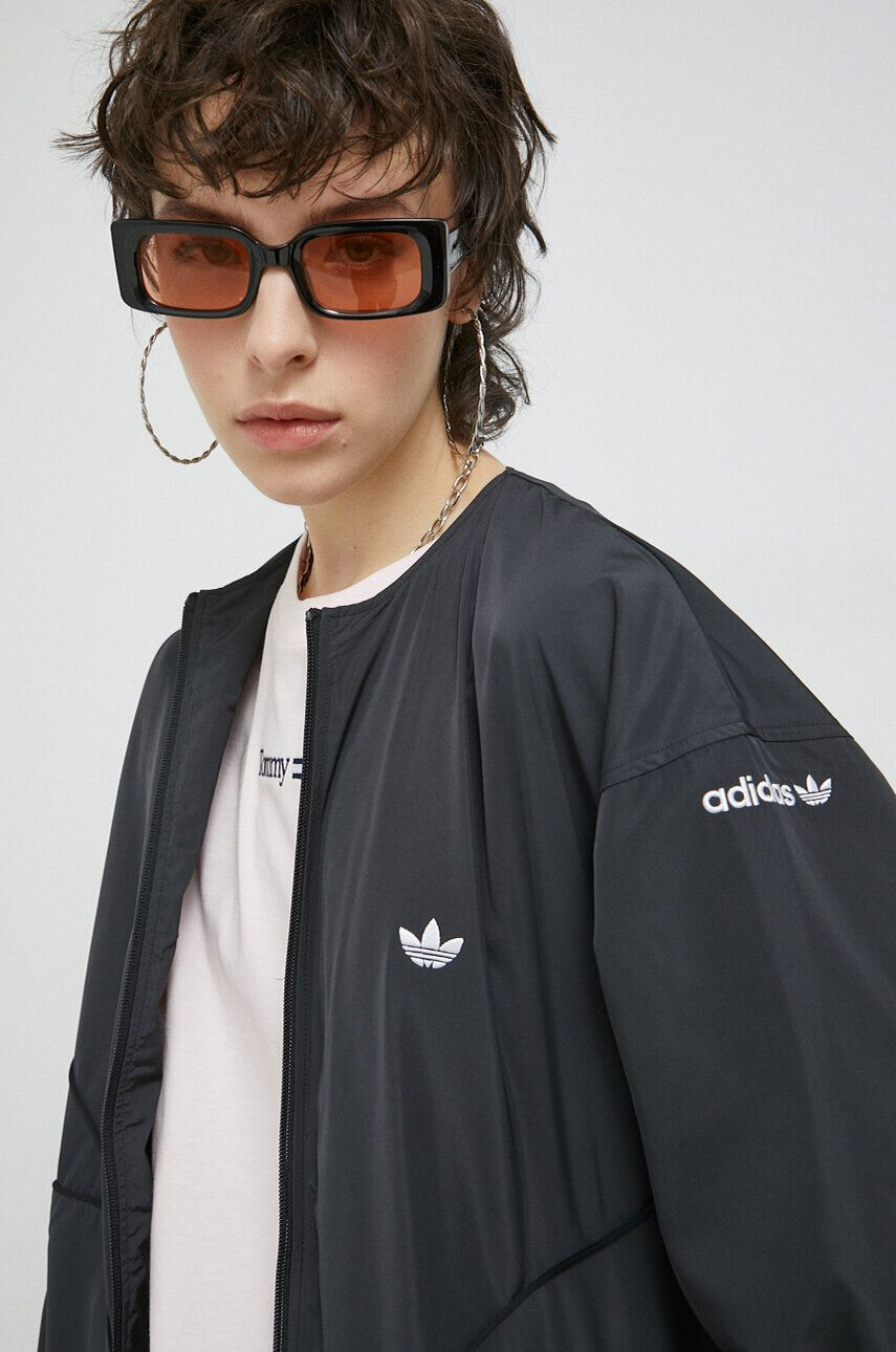 adidas Originals Яке в черно с преходна изолация - Pepit.bg