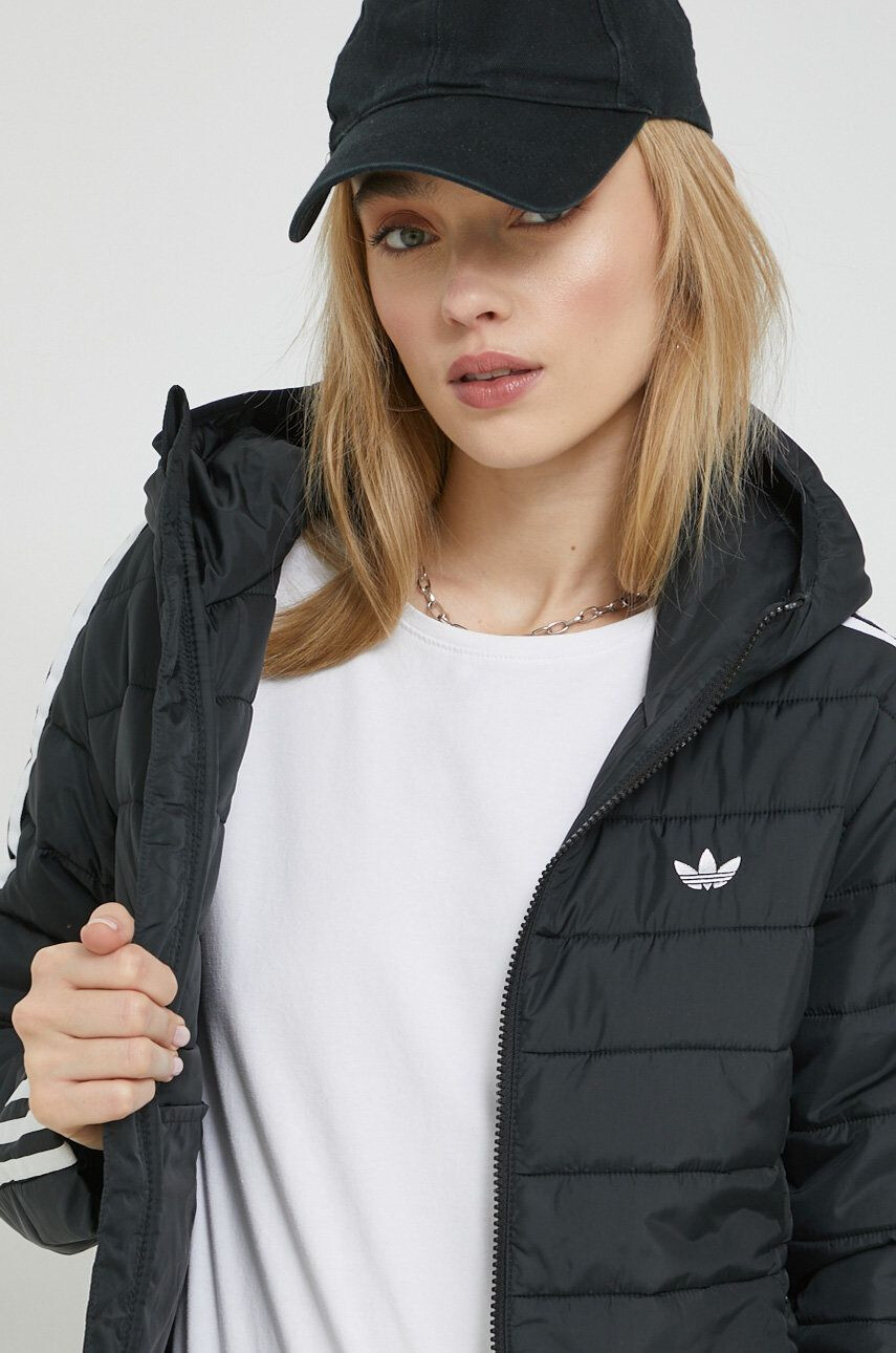 adidas Originals Яке в черно с преходна изолация - Pepit.bg