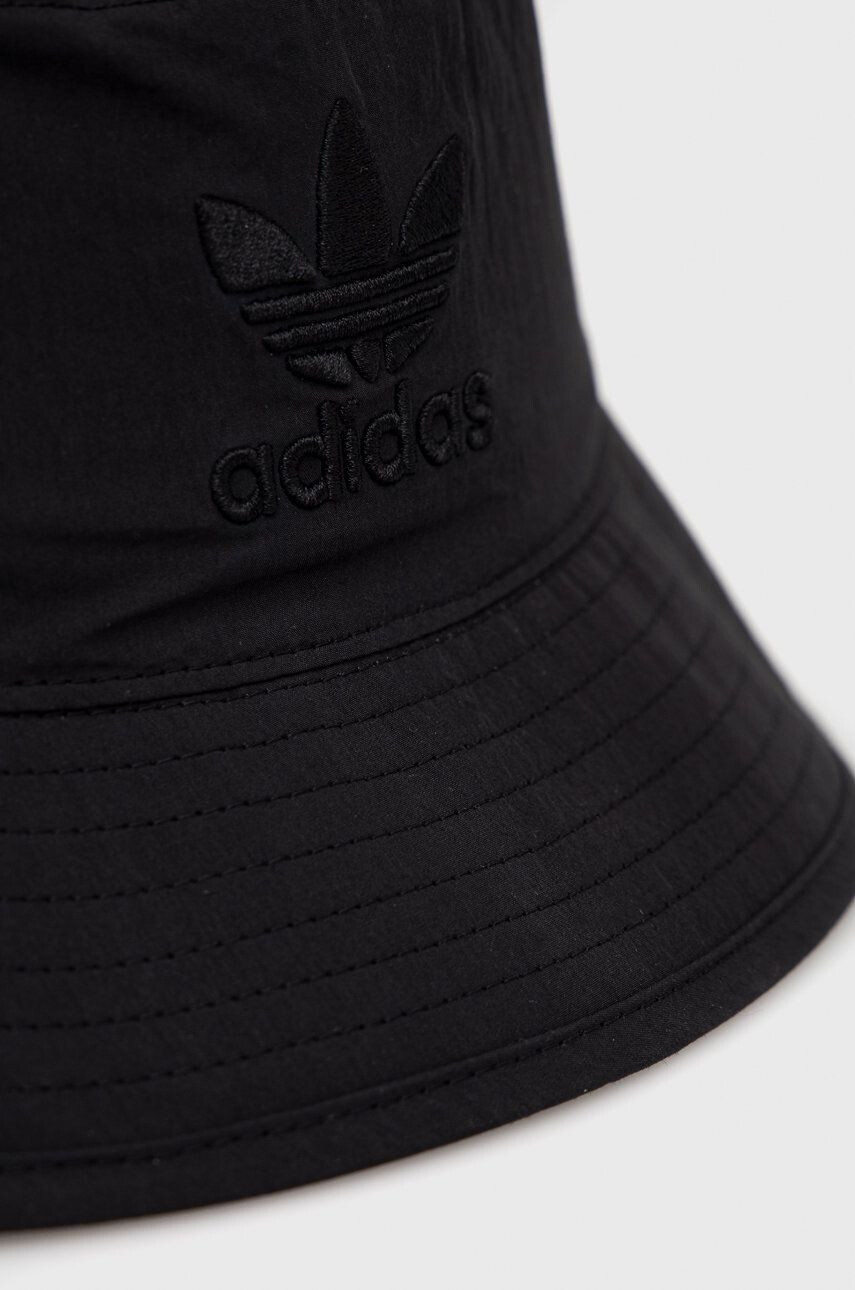 adidas Originals Капела Adicolor Archive Bucket в черно - Pepit.bg