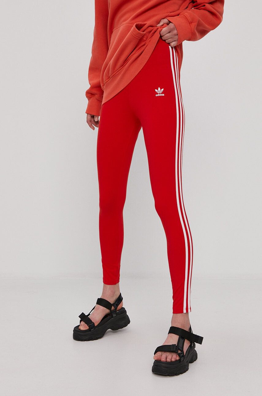 adidas Originals Клин H09428 дамски в червено с изчистен дизайн - Pepit.bg