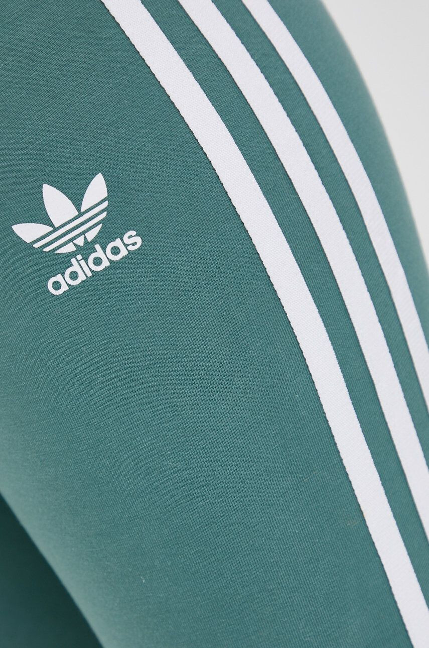 adidas Originals Клин в зелено с апликация - Pepit.bg