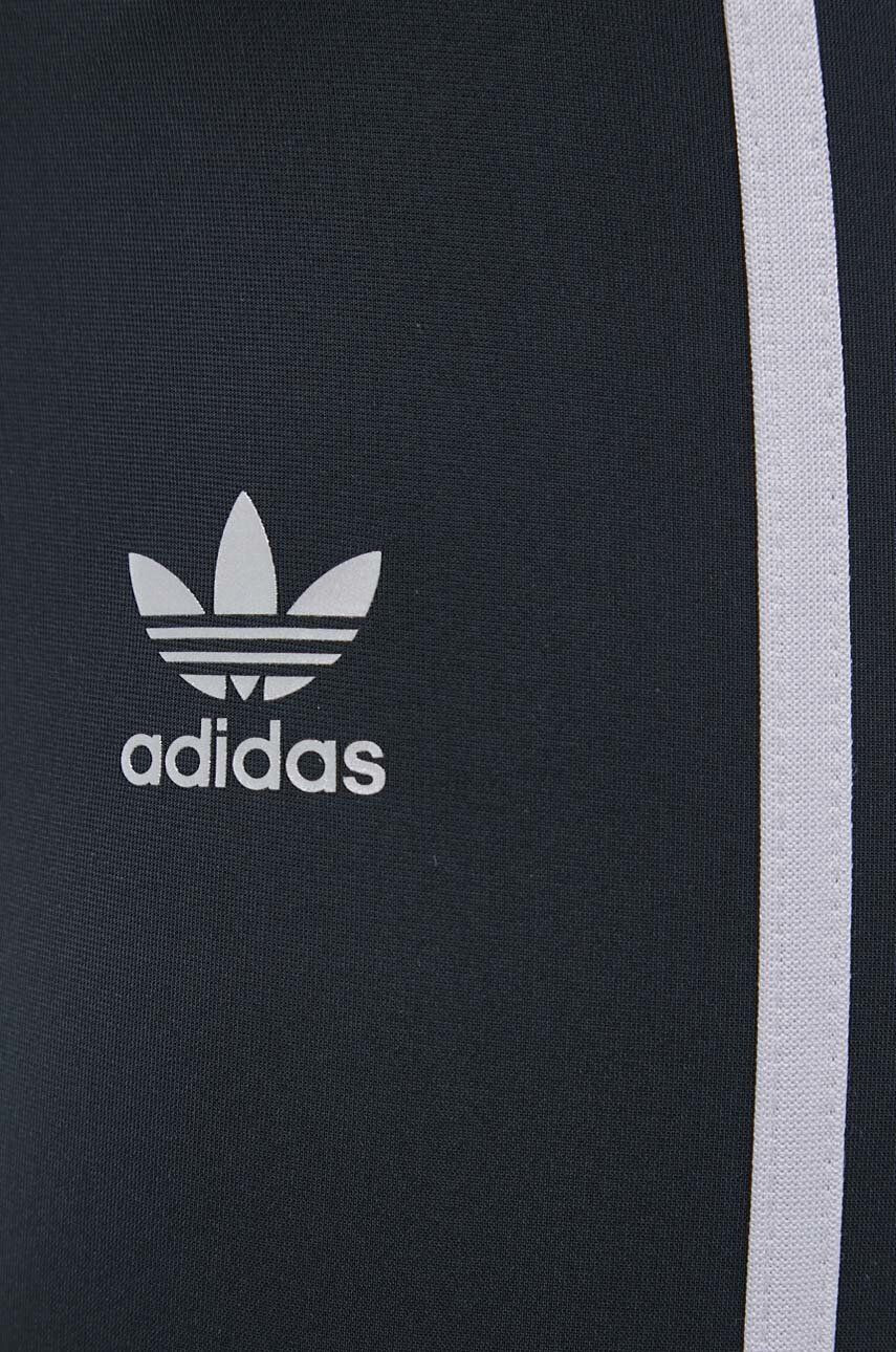 adidas Originals Клин Adicolor HF7536 дамски в черно с апликация - Pepit.bg