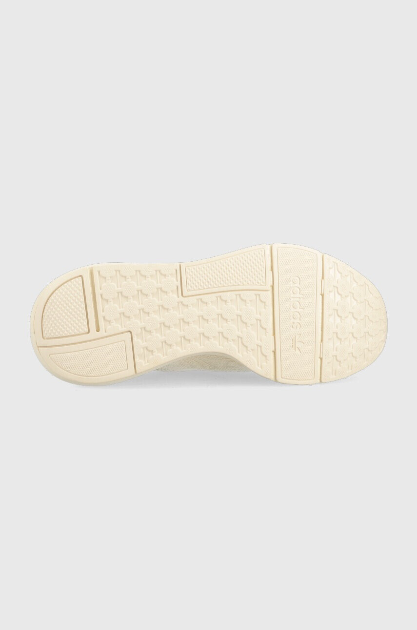 adidas Originals Маратонки Swift Run 22 в бежово - Pepit.bg