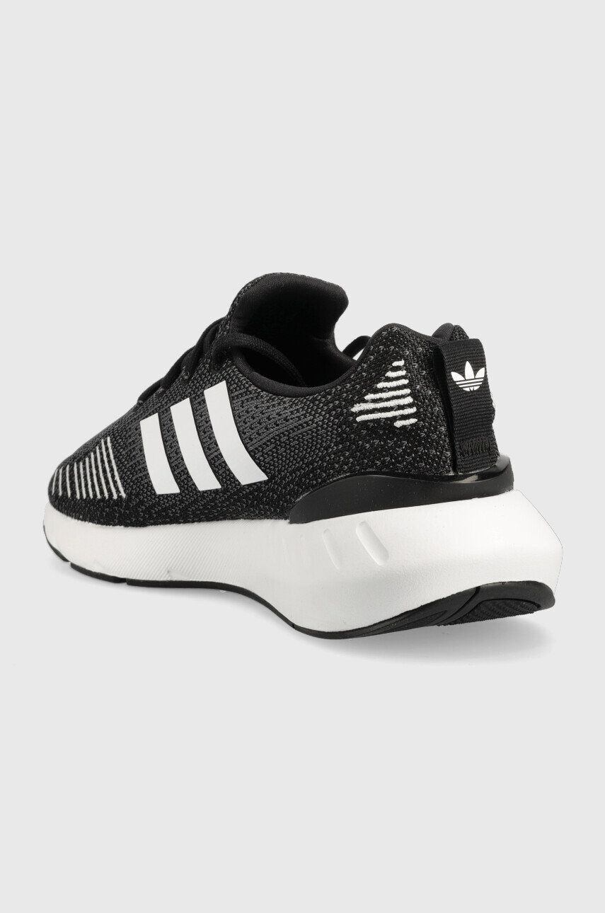 adidas Originals Маратонки Swift Run 22 в черно GV7971 - Pepit.bg