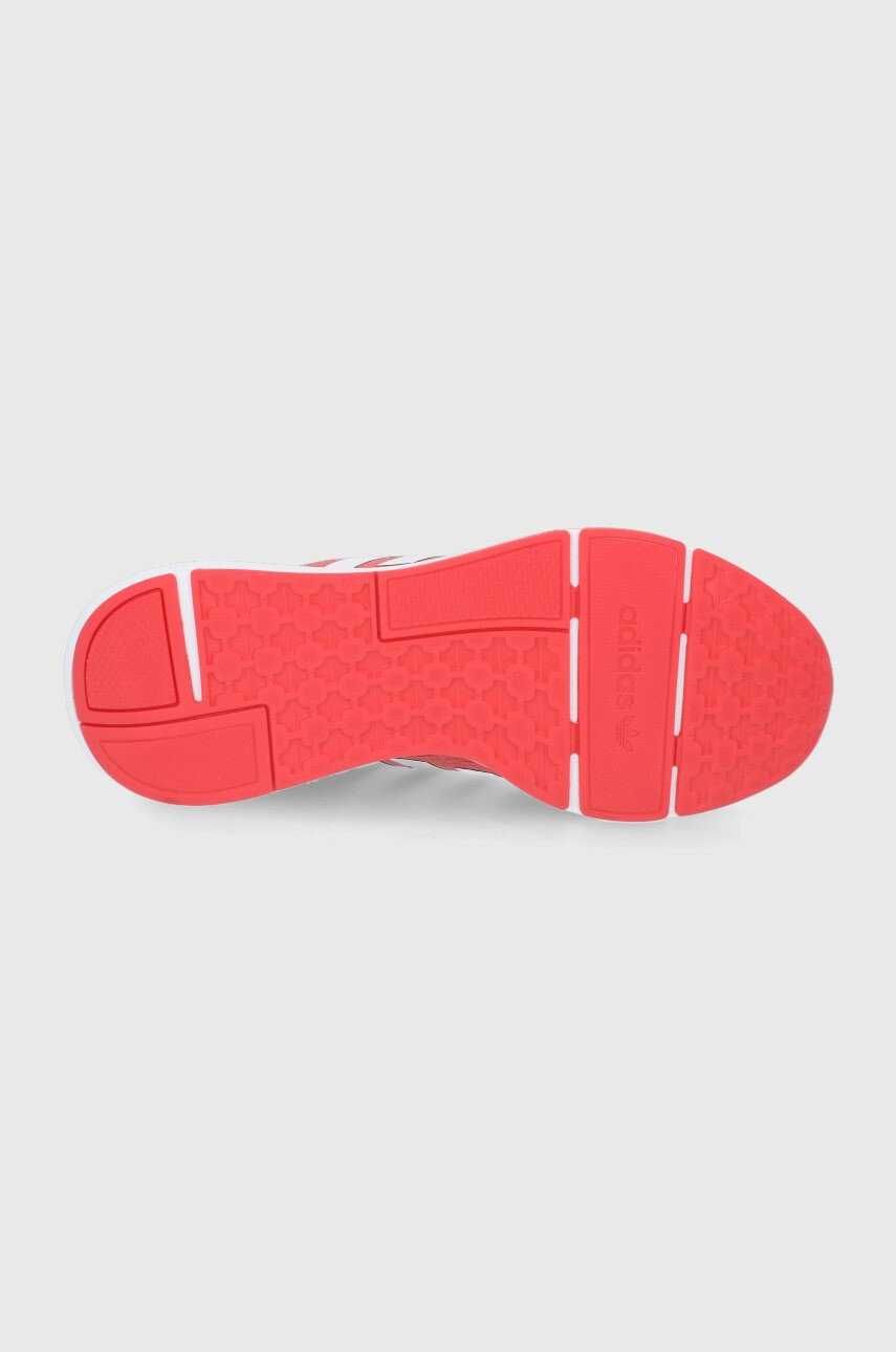 adidas Originals Обувки Swift Run GZ3497 в червено - Pepit.bg