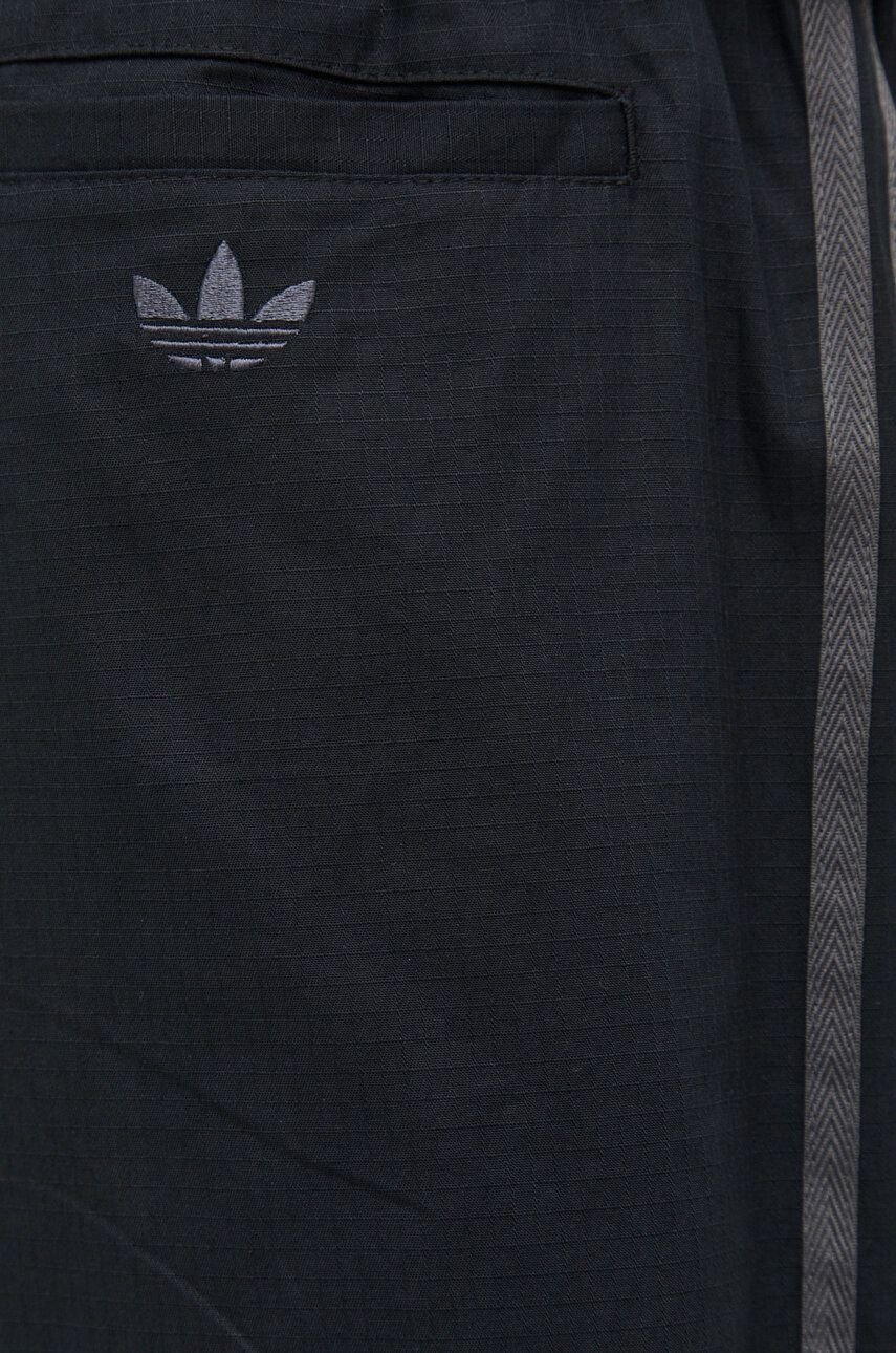 adidas Originals Памучен спортен панталон в черно с апликация - Pepit.bg