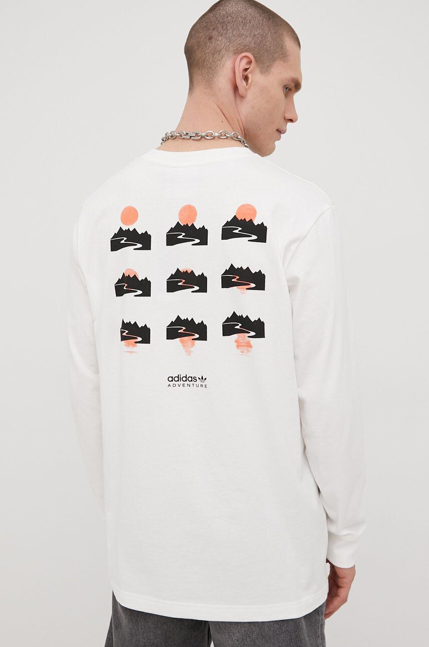 adidas Originals Памучна блуза с дълги ръкави HF4783 Adventure Longsleeve в бяло с принт - Pepit.bg