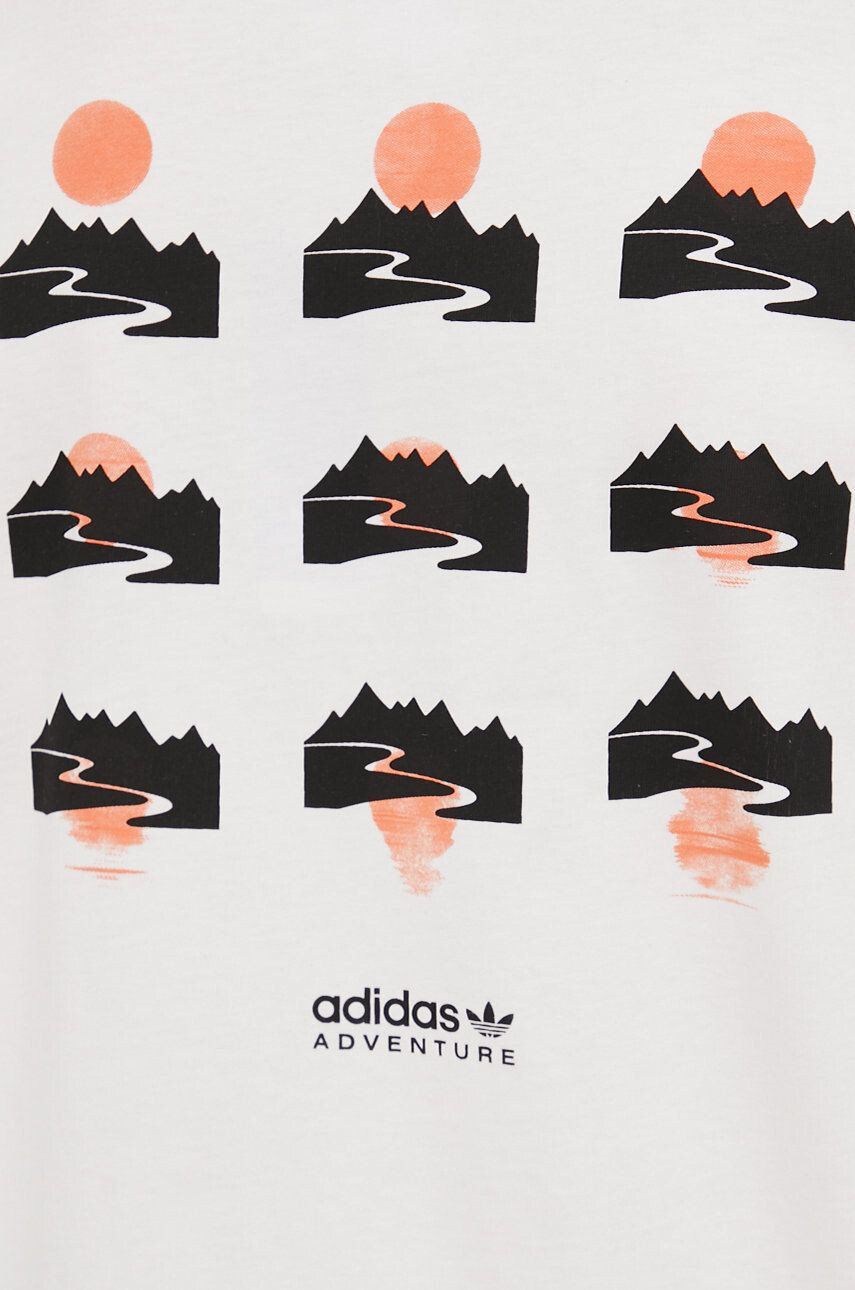 adidas Originals Памучна блуза с дълги ръкави HF4783 Adventure Longsleeve в бяло с принт - Pepit.bg