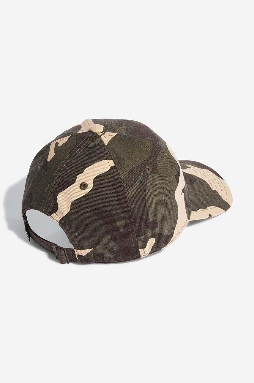 adidas Originals Памучна шапка с козирка Camo Baseball Cap в зелено с десен - Pepit.bg