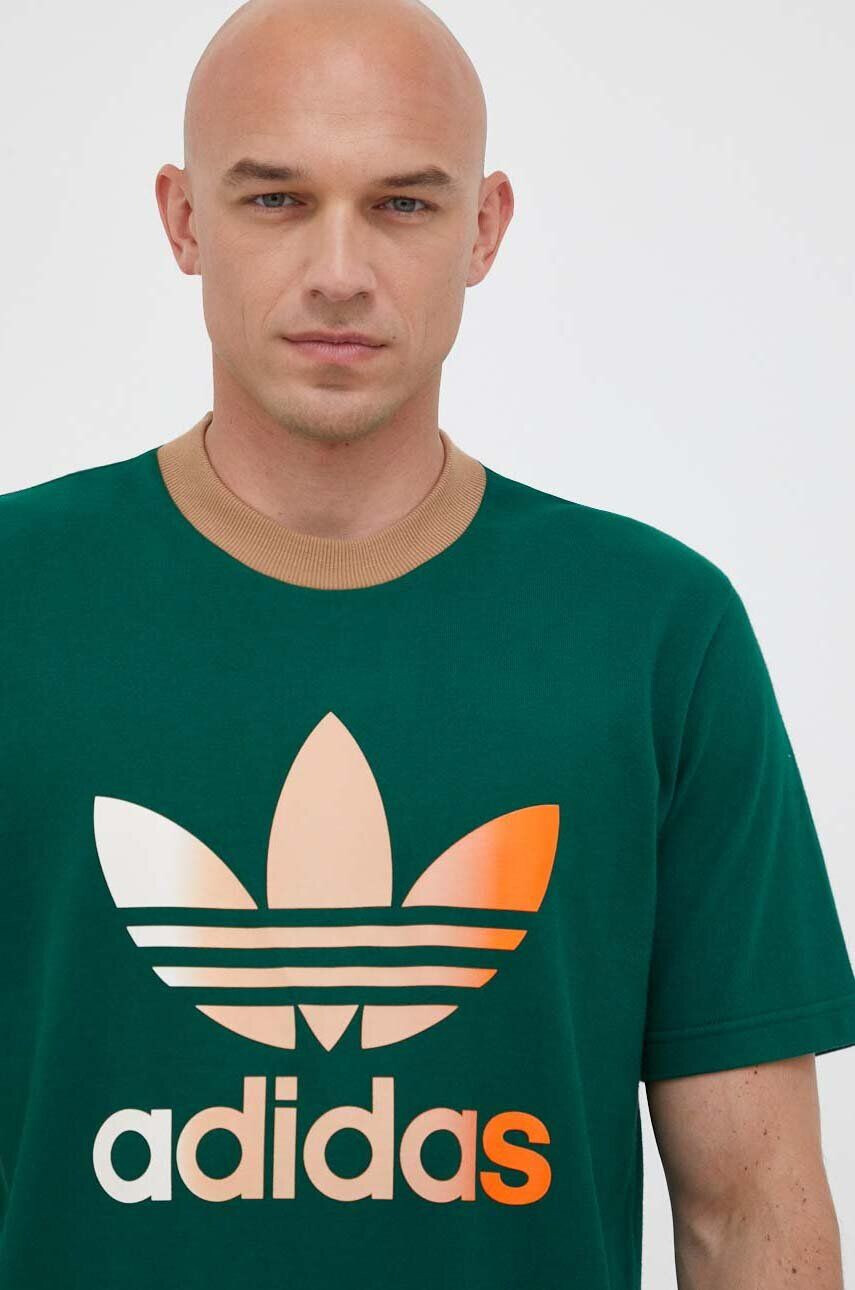 adidas Originals Памучна тениска в зелено с принт - Pepit.bg