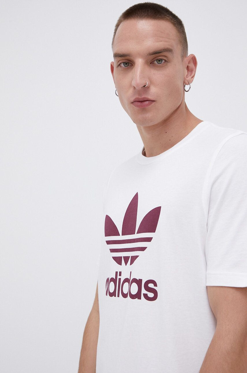 adidas Originals Памучна тениска в бяло с принт - Pepit.bg