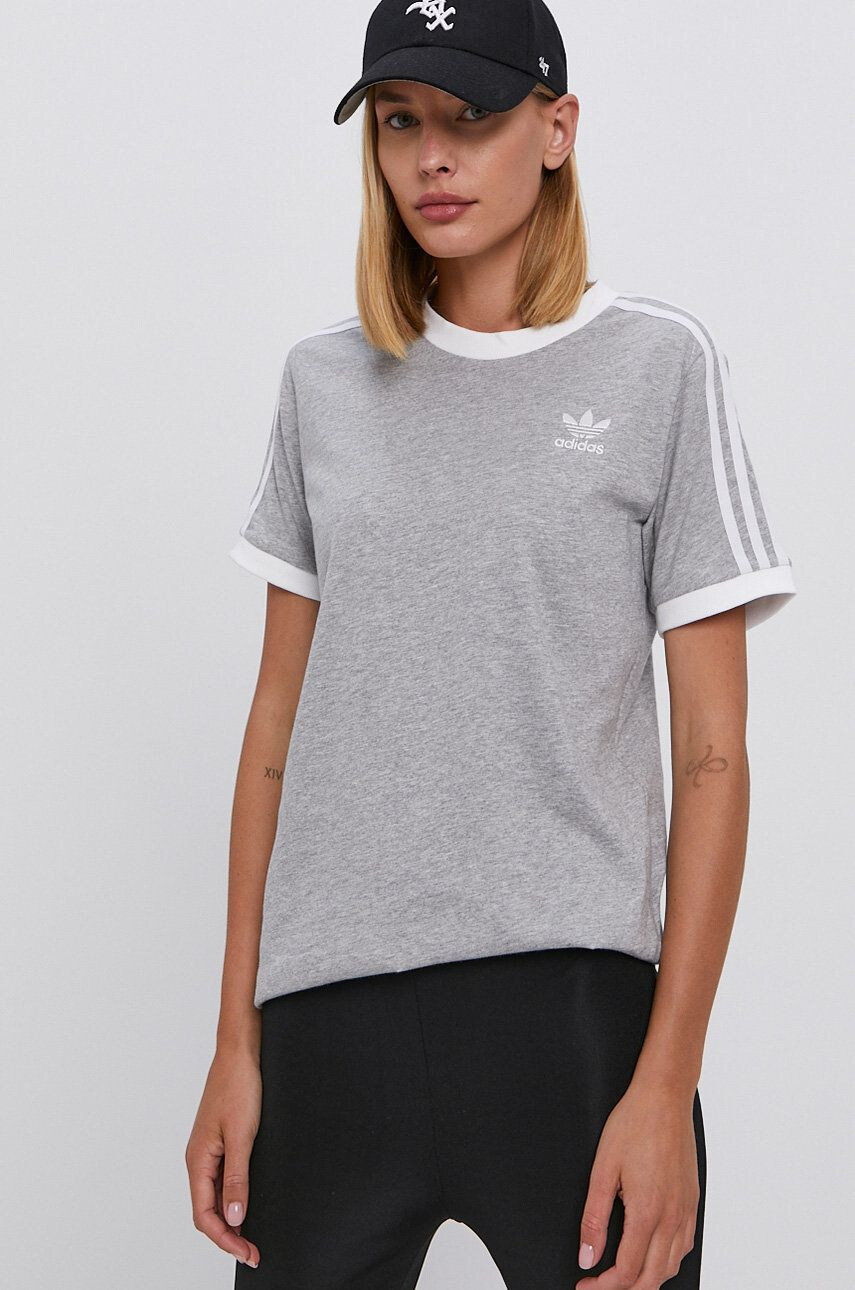 adidas Originals Памучна тениска H33576 в сиво - Pepit.bg