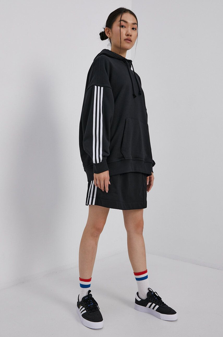 adidas Originals Пола H37774 в черно къс модел със стандартна кройка - Pepit.bg