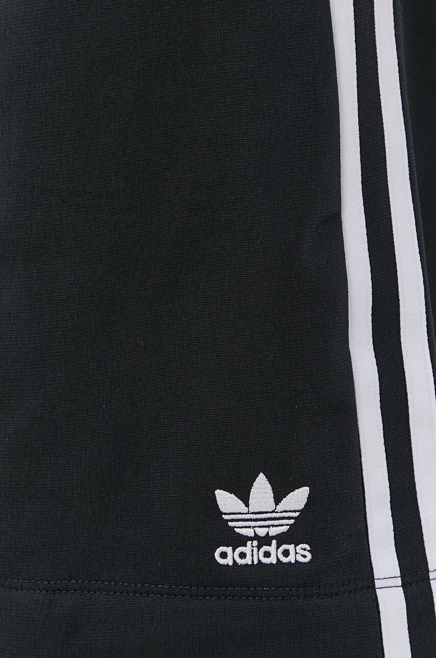 adidas Originals Пола H37774 в черно къс модел със стандартна кройка - Pepit.bg