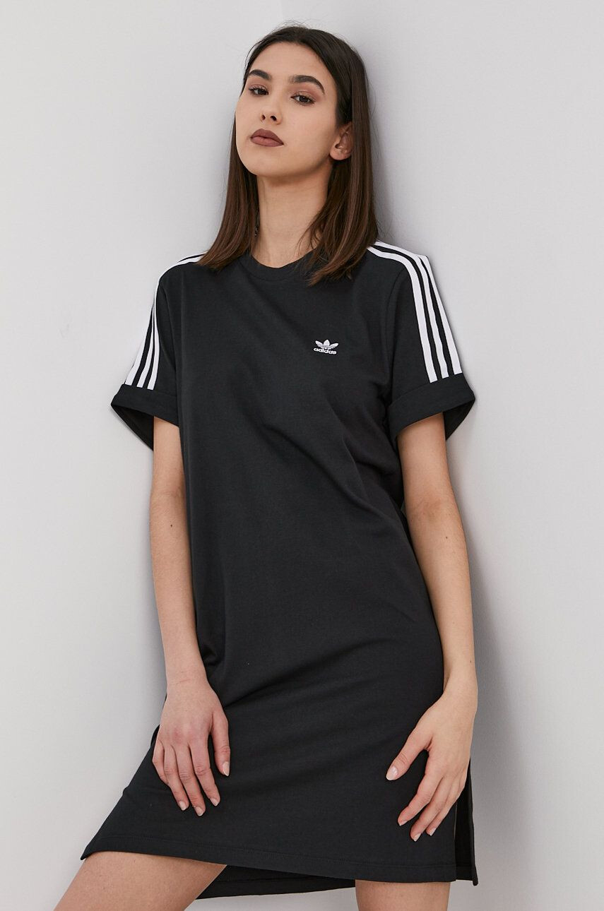 adidas Originals Рокля GN2777 в черно къс модел със стандартна кройка - Pepit.bg