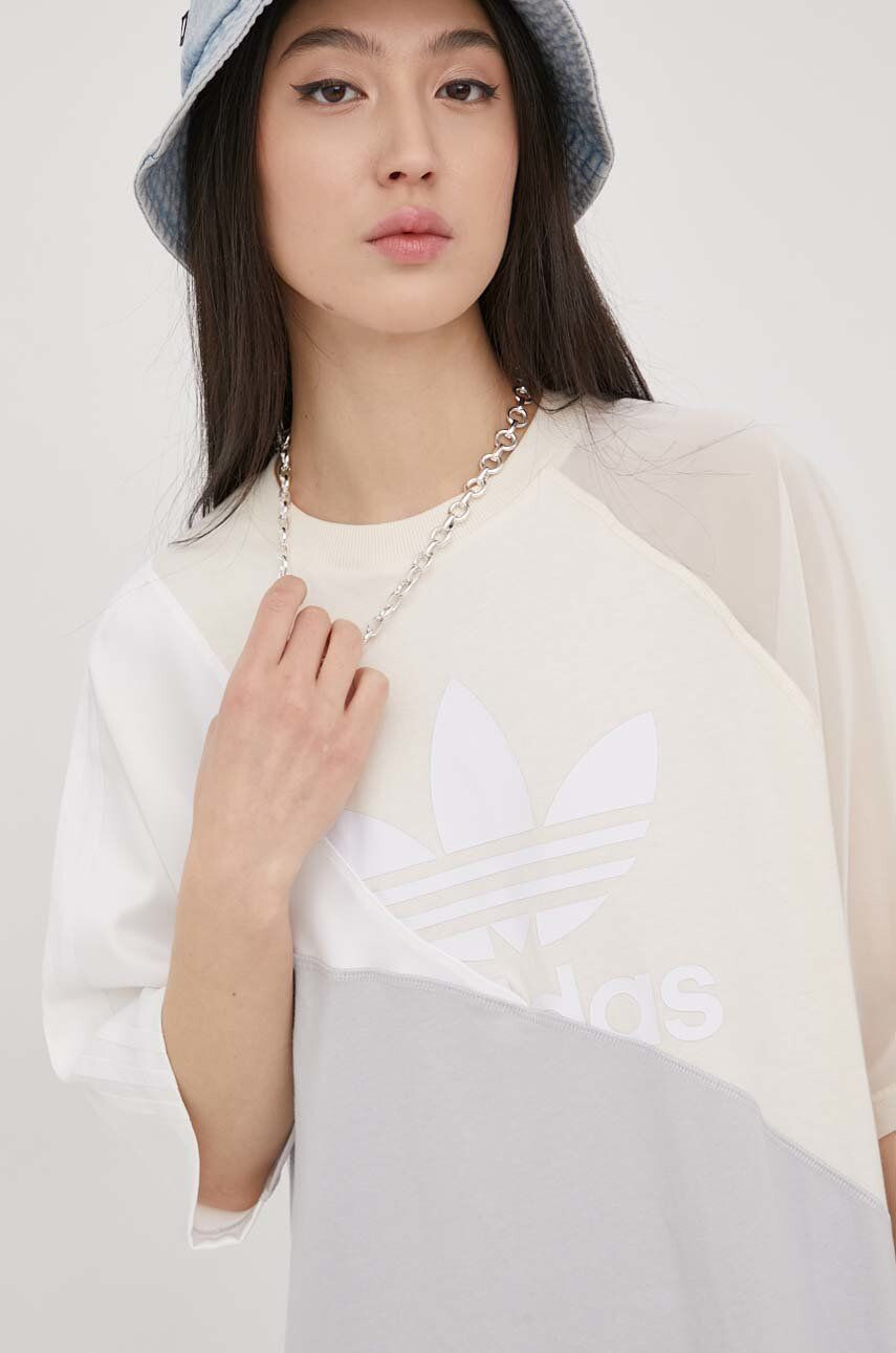 adidas Originals Рокля Adicolor HC0636 в сиво къс модел с уголемена кройка - Pepit.bg