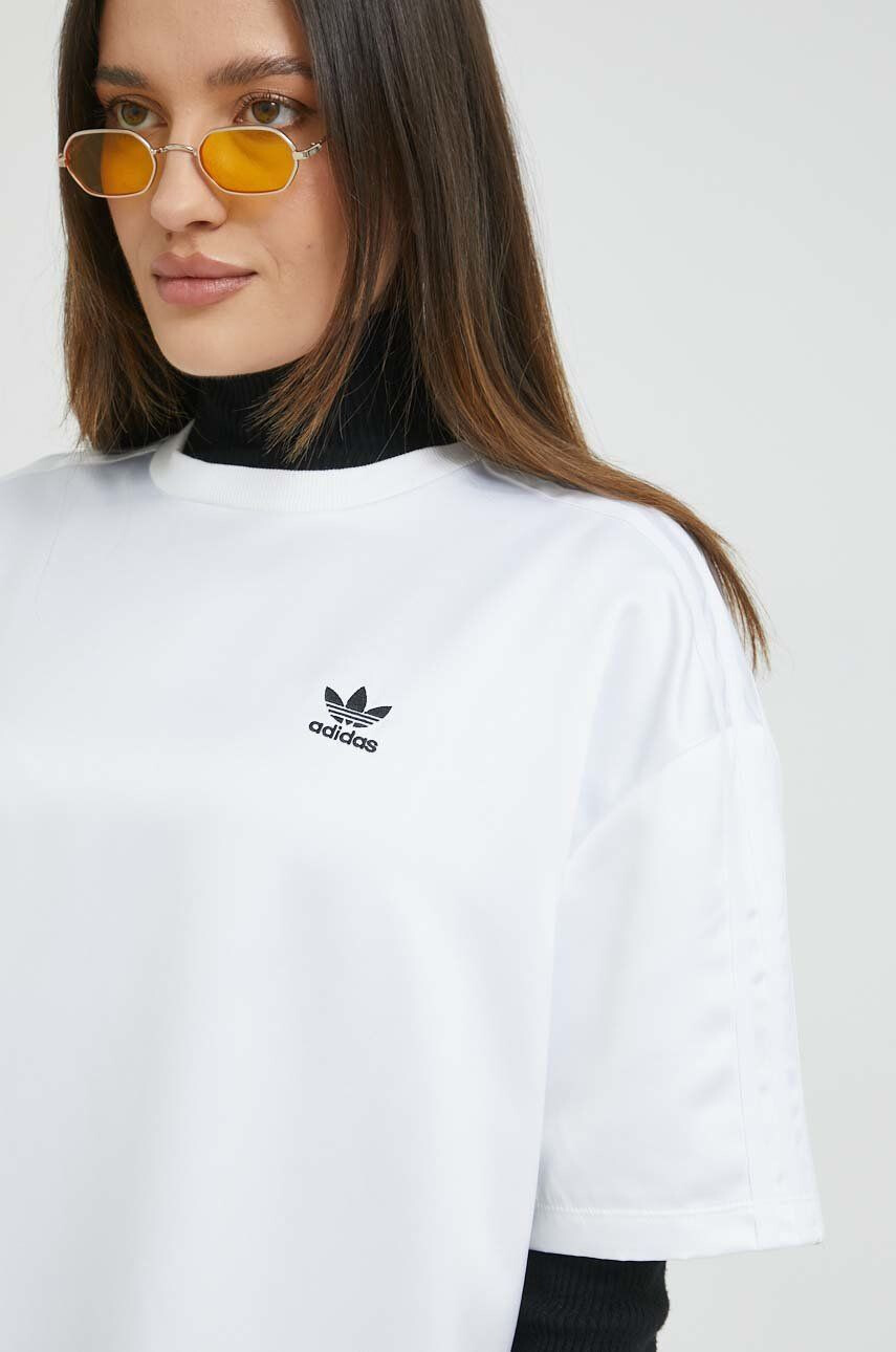 adidas Originals Рокля Always Original в бяло къс модел със стандартна кройка - Pepit.bg