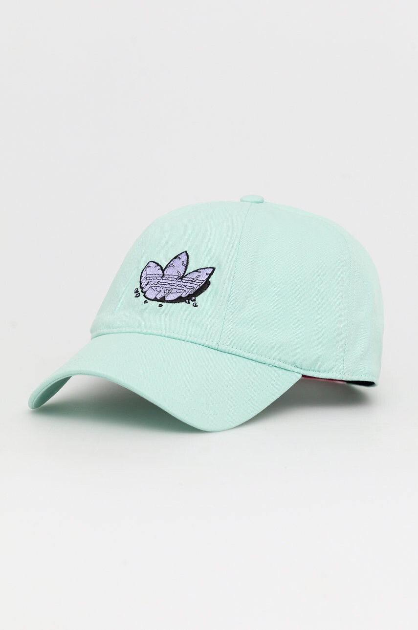 adidas Originals Шапка в зелено с апликация - Pepit.bg