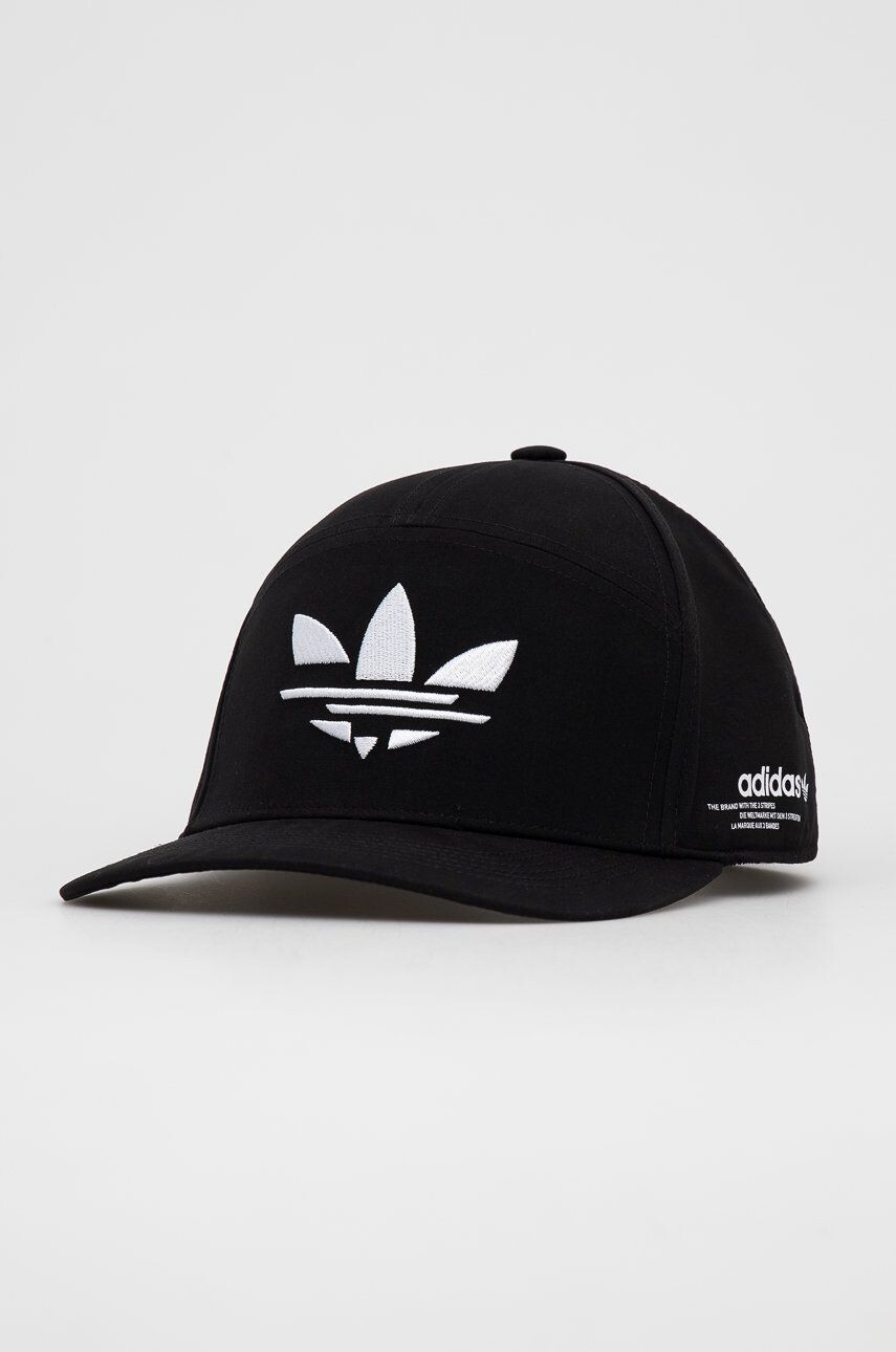 adidas Originals Шапка в черно с апликация - Pepit.bg