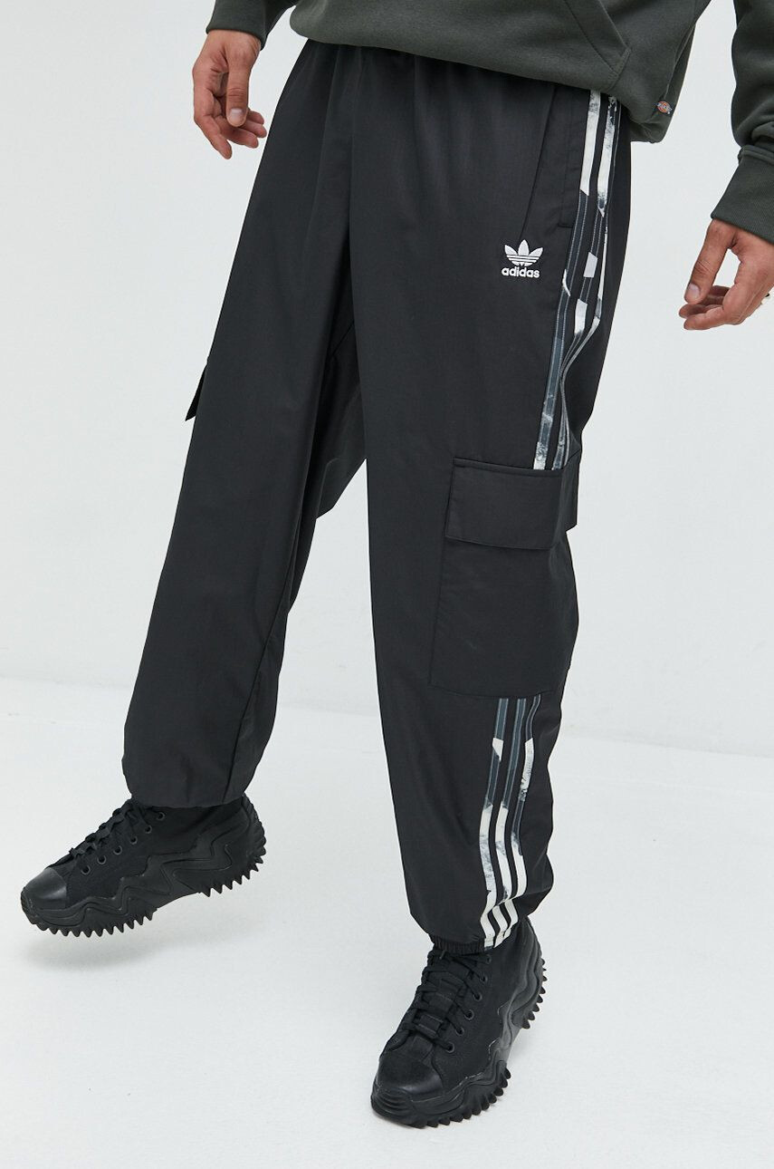 adidas Originals Спортен панталон в черно с апликация - Pepit.bg