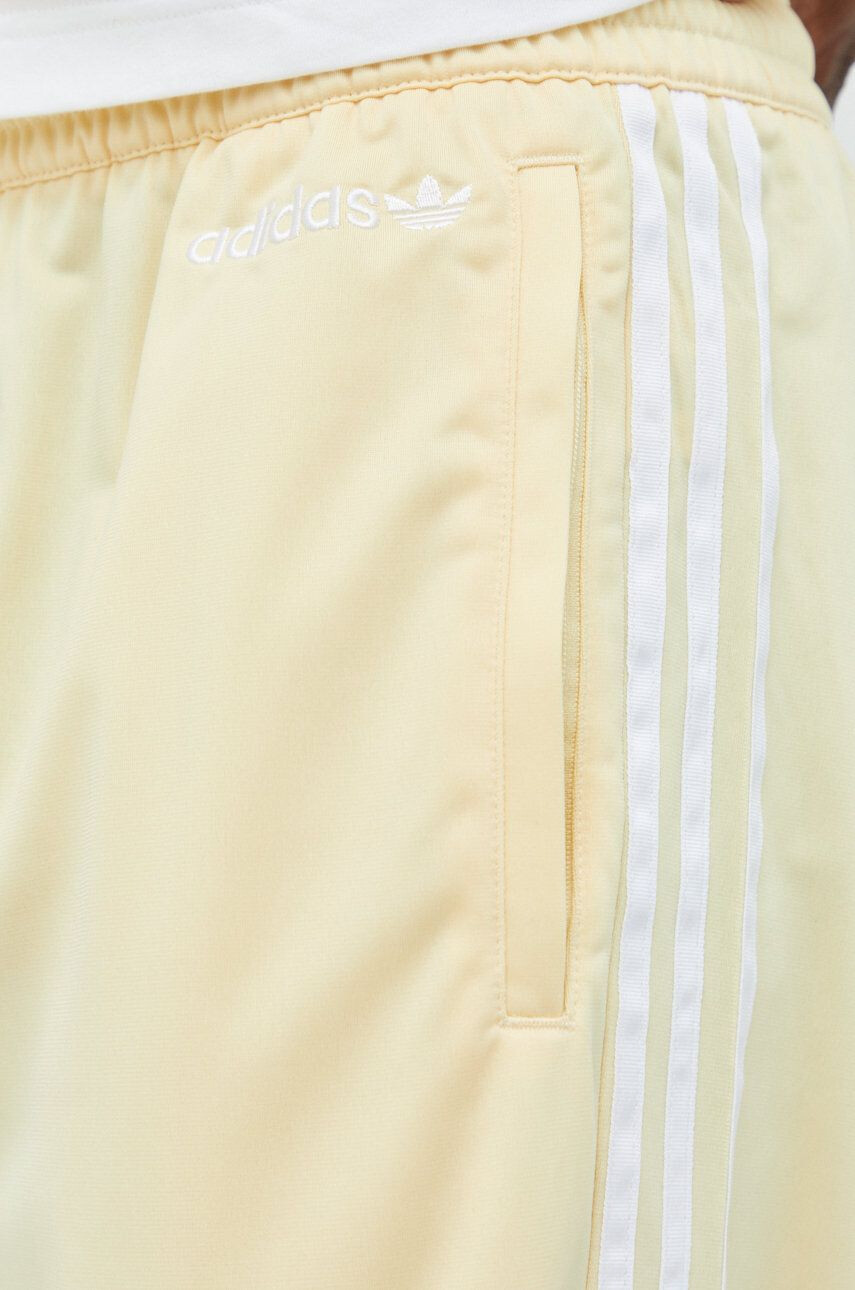 adidas Originals Спортен панталон в жълто с изчистен дизайн - Pepit.bg