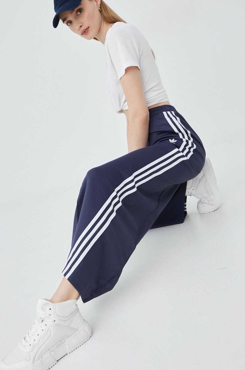 adidas Originals Спортен панталон Adicolor HC4549 - Pepit.bg