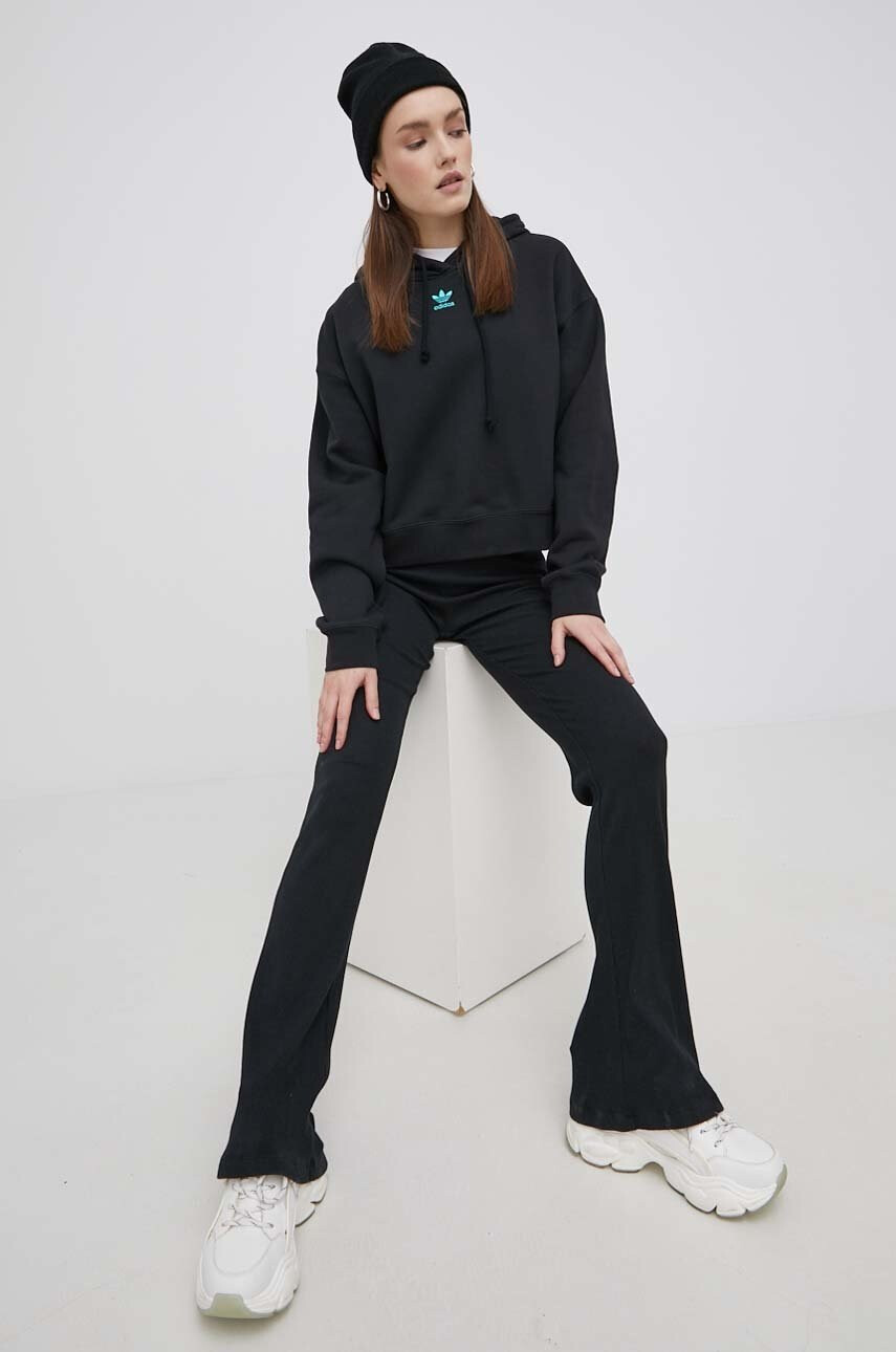 adidas Originals Суичър HC4591 дамска в черно с принт - Pepit.bg