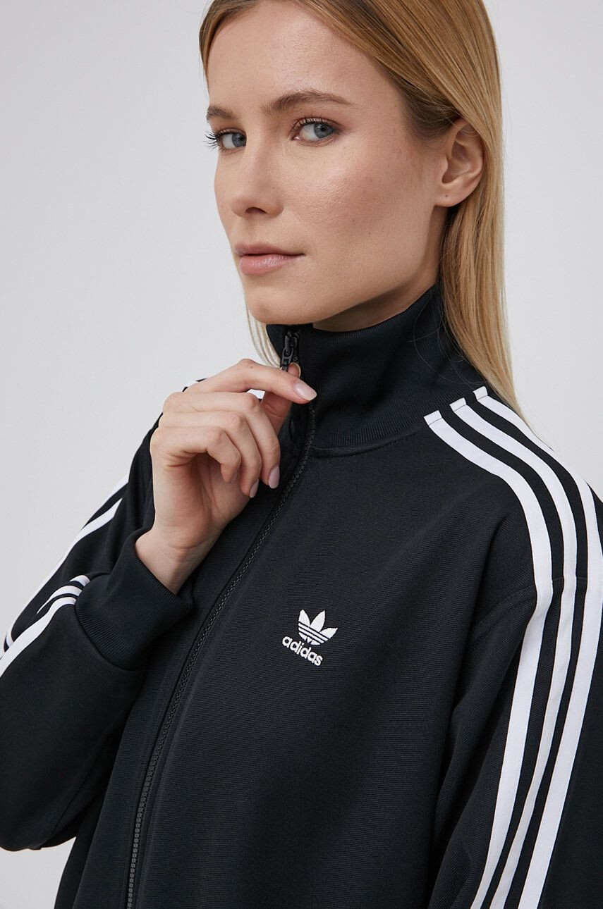 adidas Originals Суичър Adicolor HC2062 дамски в черно с апликация - Pepit.bg