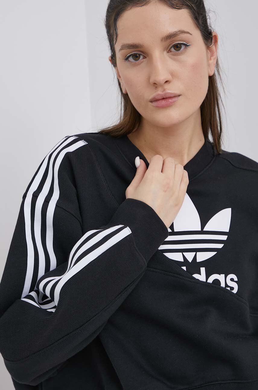 adidas Originals Суичър Adicolor HC4622 дамски в черно с принт - Pepit.bg