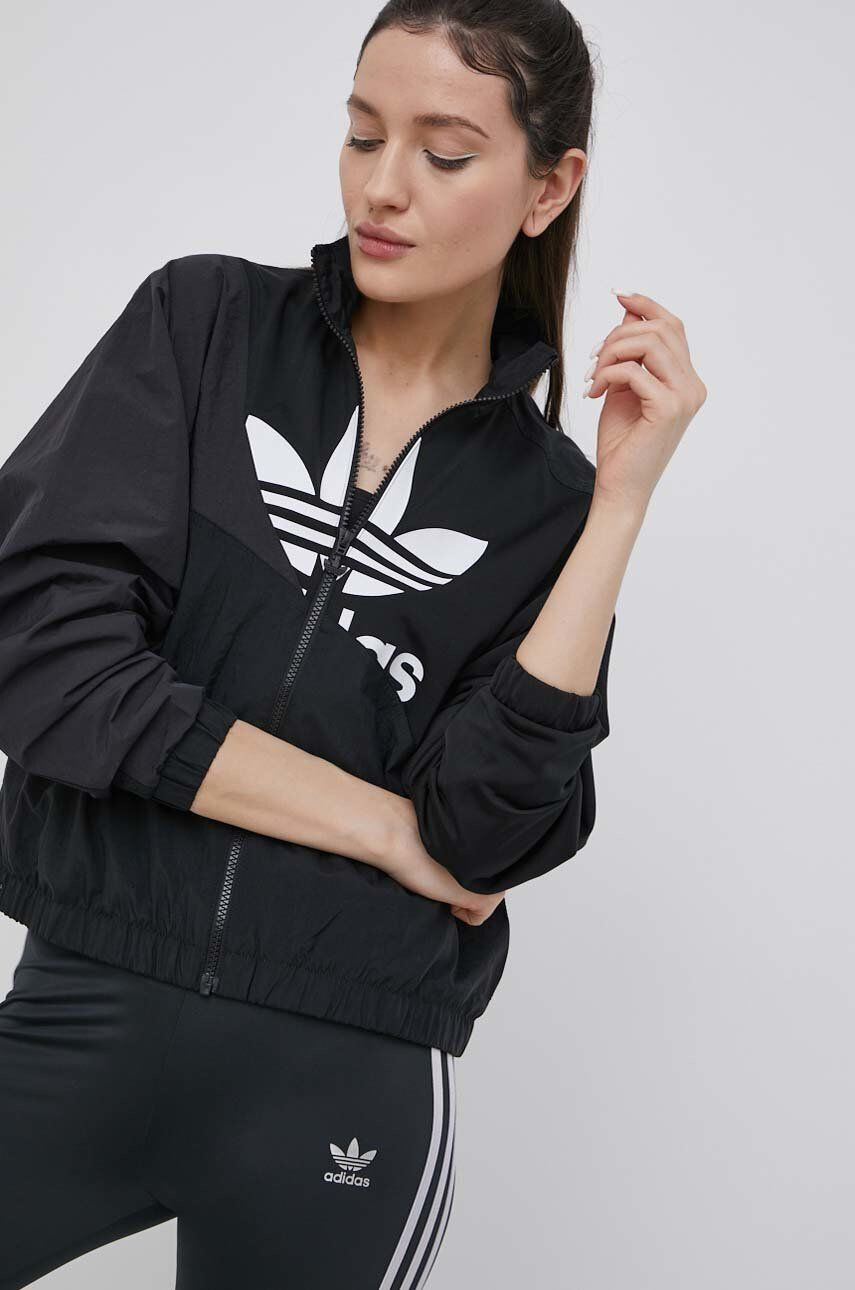 adidas Originals Яке Adicolor HC7056 дамско в черно с преходна изолация - Pepit.bg