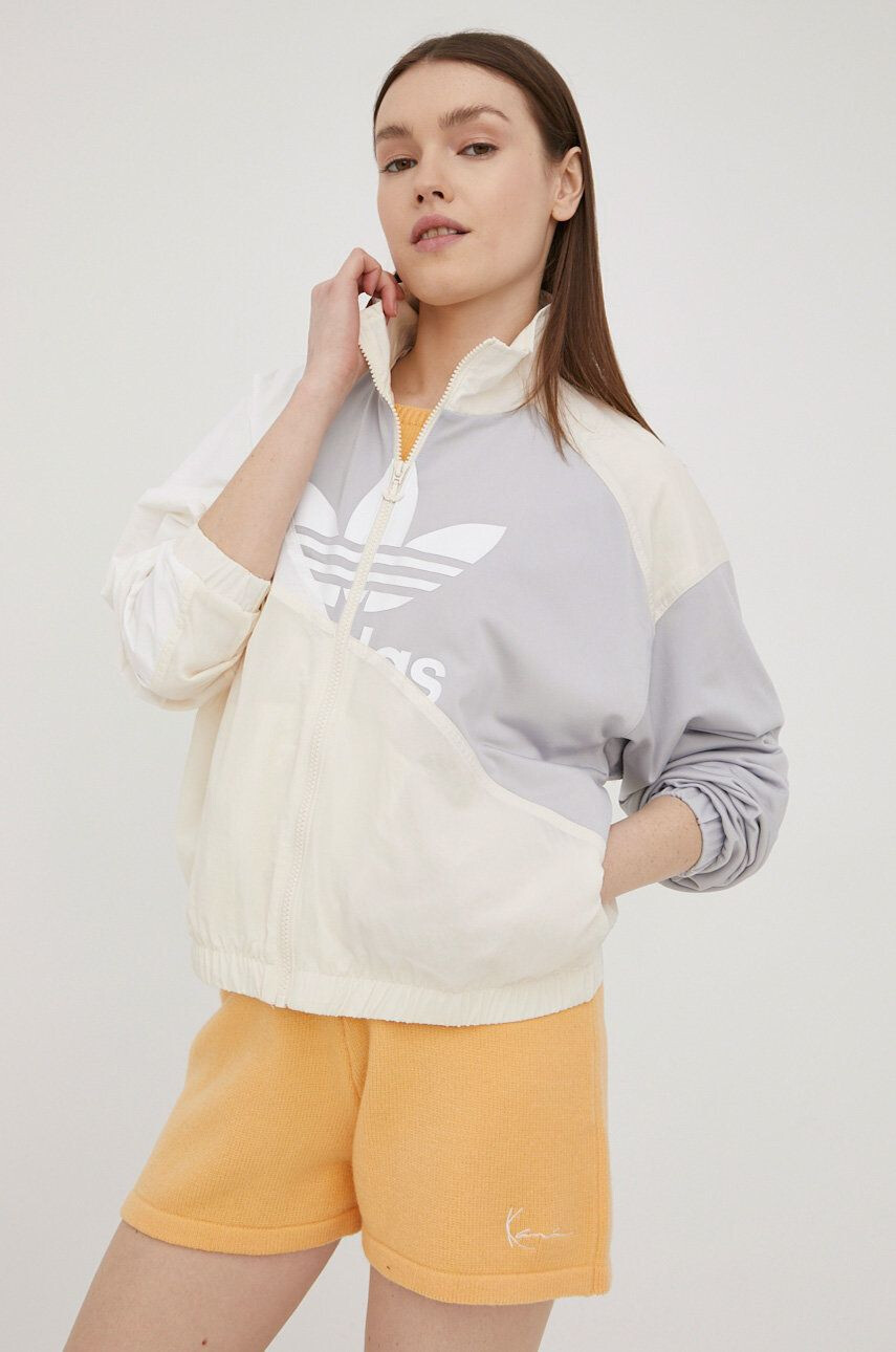 adidas Originals Яке Adicolor HC7054 дамско в сиво с преходна изолация - Pepit.bg