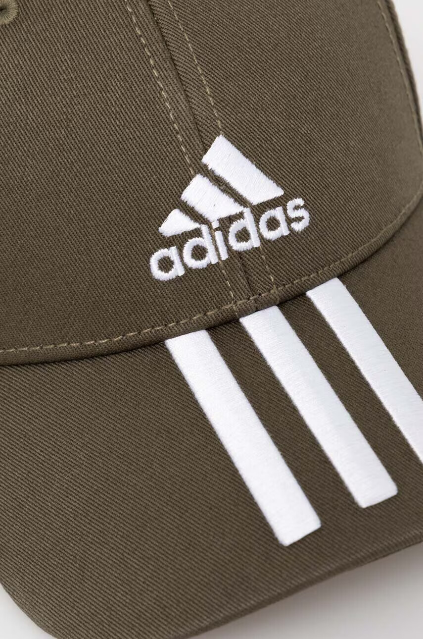 adidas Памучна шапка с козирка в зелено с апликация - Pepit.bg