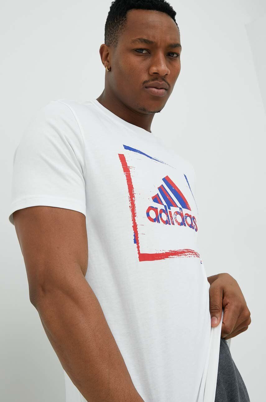 adidas Памучна тениска в бяло с принт - Pepit.bg